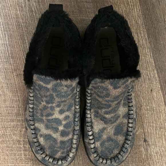 Hey Dude Denny Leo in Nut Size 6 Comfort and Fuzzy - Picture 6 of 8